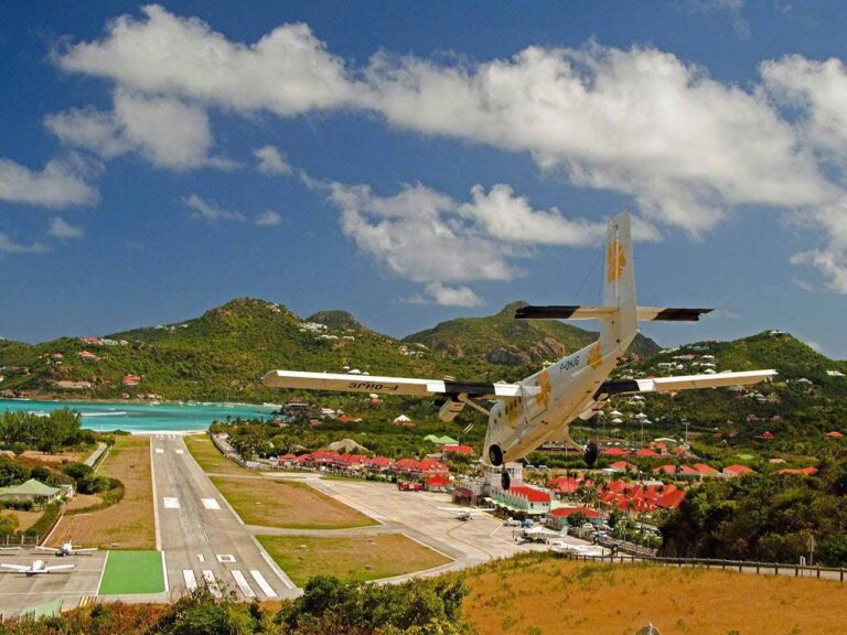 Final approach in St. Barths