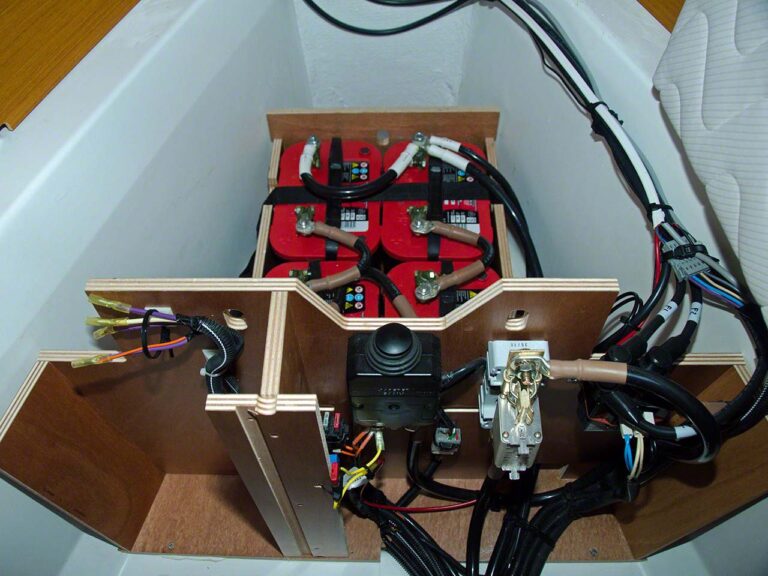 Bowthruster and windlass batteries