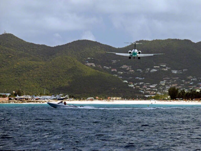 Jet landing in St. Martin