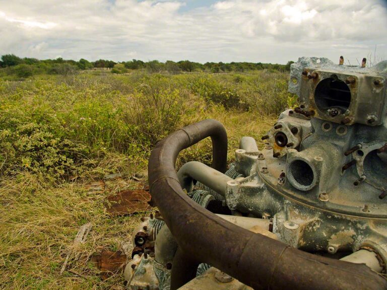 Rusting engine on Tintamarre