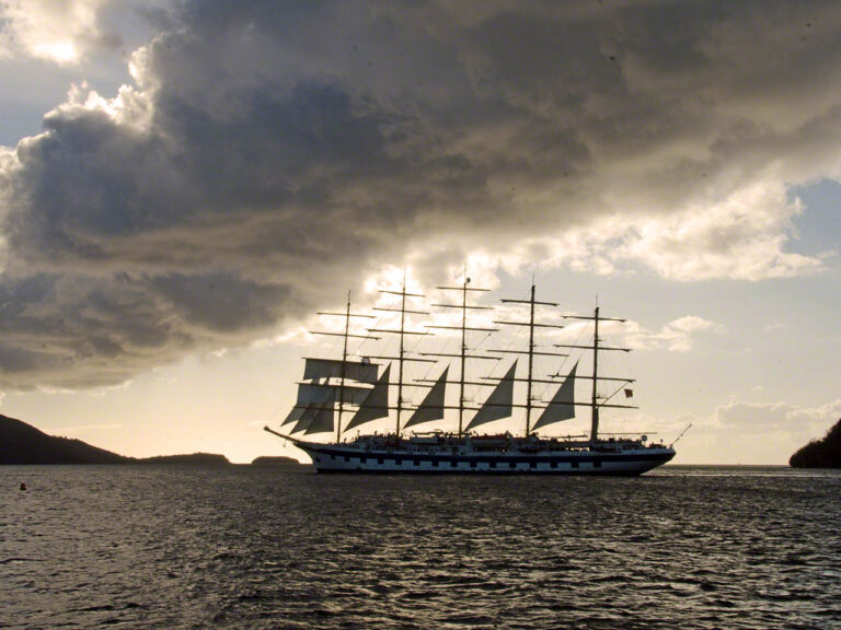 Royal Star departing Les Saintes
