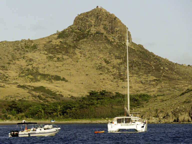 Hikers on Ile Fourchue