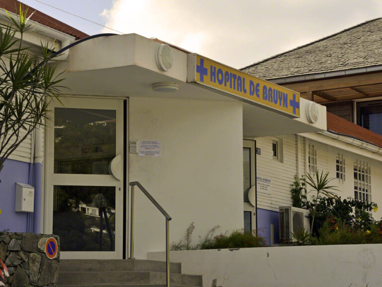 Entrance to Hopital de Bruyn