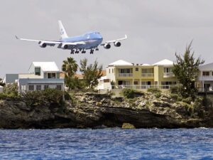 KLM Jumbo on final