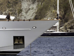 Gladius weighing anchorg