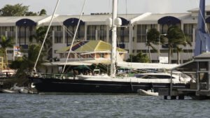 Bella Ragazza through the bridge