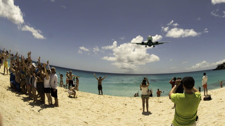 Jet on final approach to SXM