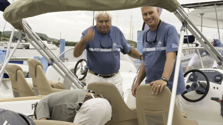 We picked up 3 powerboats on the French side, I got the nice one with two 200HP engines.