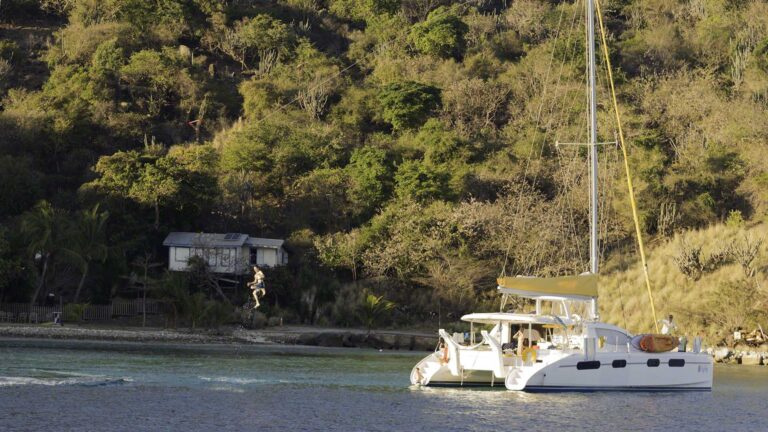 Fun with a powerful dinghy, a spinnaker halyard with line extension :)