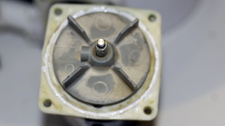 Repairing a slow leak in the Jabsco main head. Adding a bit of silicone sealant to the groove of the O-Ring  to make a good seal.