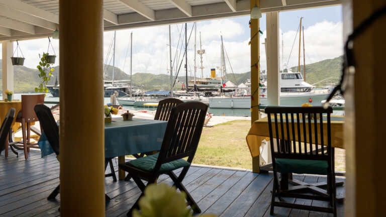 Bar B's Porch area at lunch