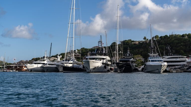 AYC docks and power yachts