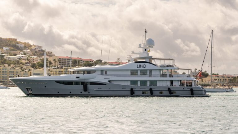 Lind entering the lagoon
