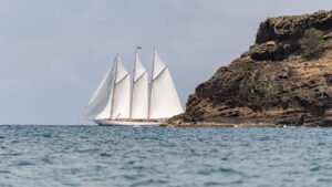 Adix coming around Windward